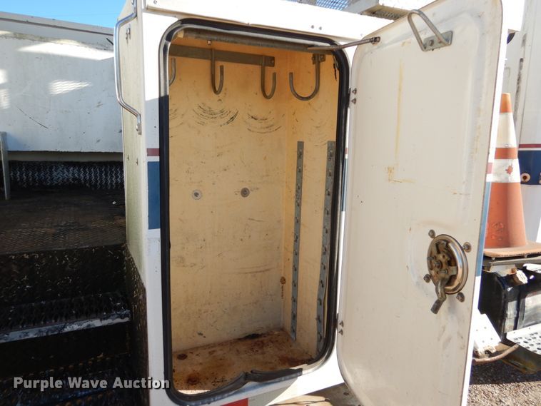 image for item DH5051 1995 Freightliner FL80 bucket truck