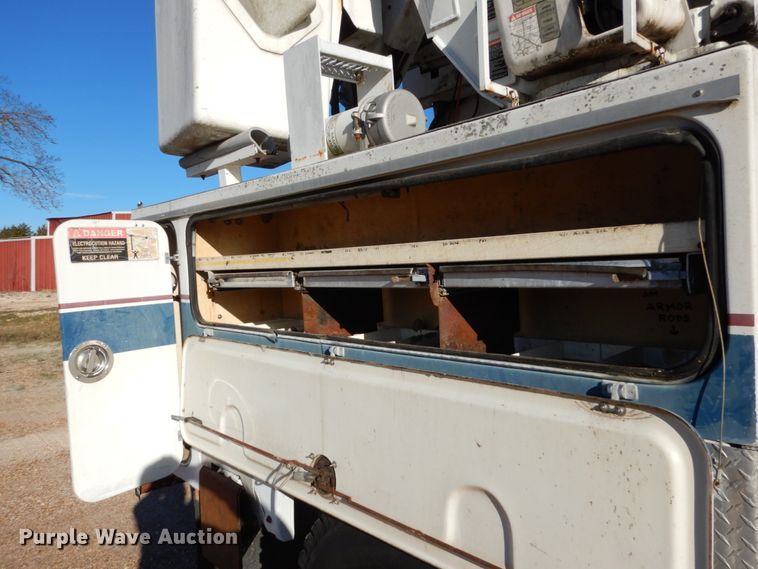 image for item DH5051 1995 Freightliner FL80 bucket truck