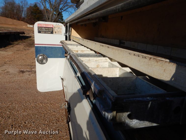 image for item DH5051 1995 Freightliner FL80 bucket truck