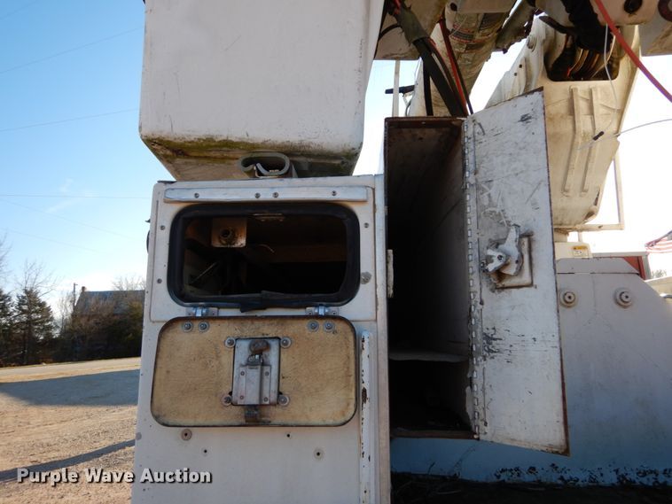 image for item DH5051 1995 Freightliner FL80 bucket truck