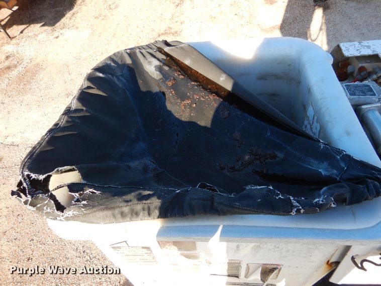 image for item DH5051 1995 Freightliner FL80 bucket truck