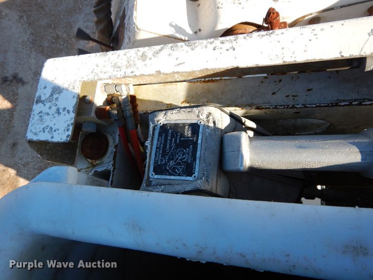 image for item DH5051 1995 Freightliner FL80 bucket truck