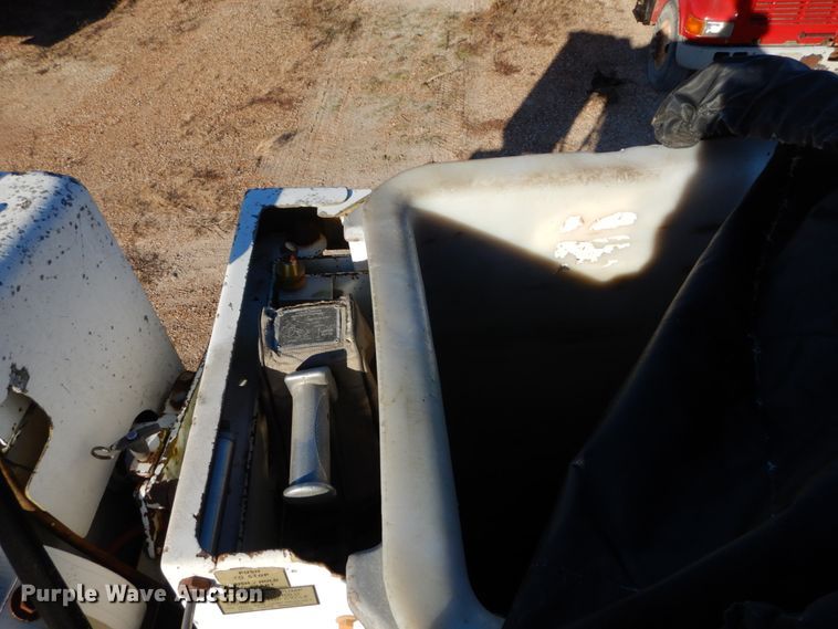 image for item DH5051 1995 Freightliner FL80 bucket truck