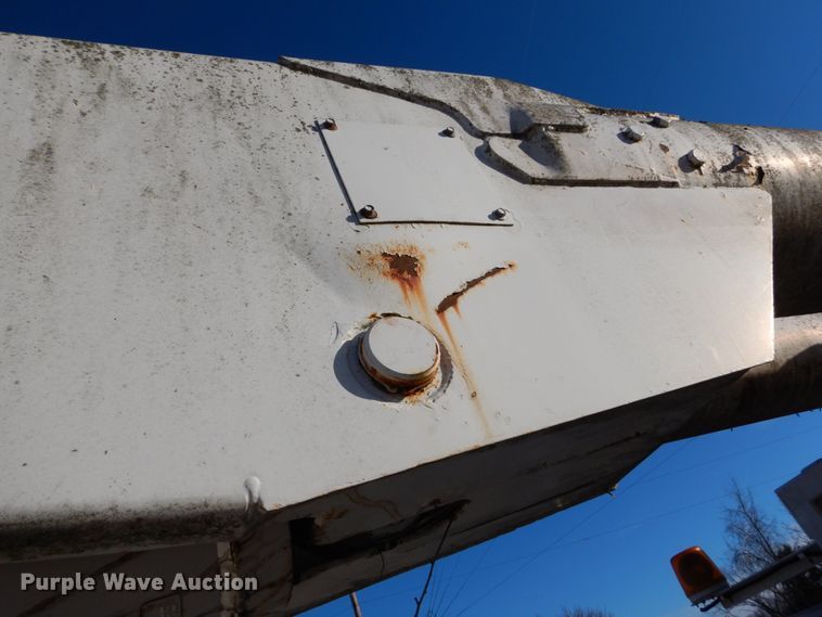 image for item DH5051 1995 Freightliner FL80 bucket truck