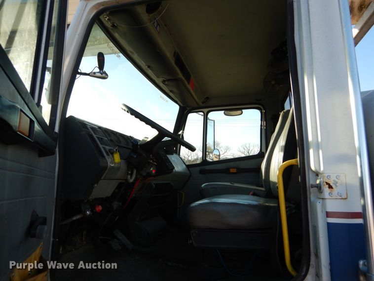 image for item DH5051 1995 Freightliner FL80 bucket truck