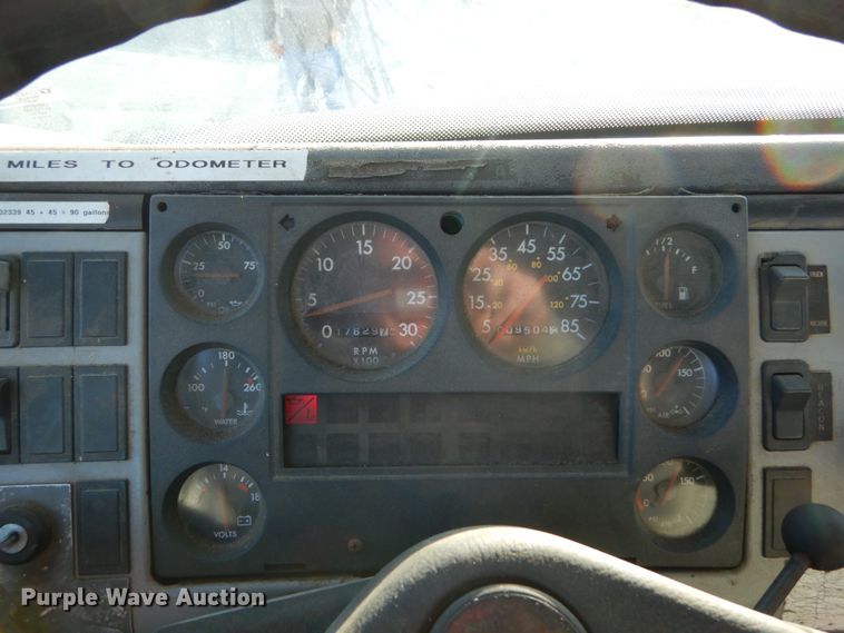 image for item DH5051 1995 Freightliner FL80 bucket truck