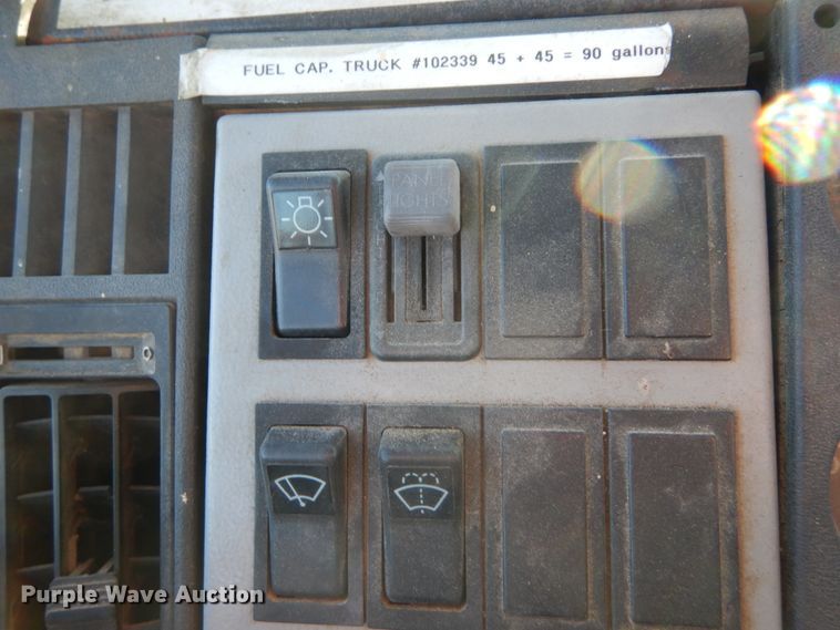 image for item DH5051 1995 Freightliner FL80 bucket truck