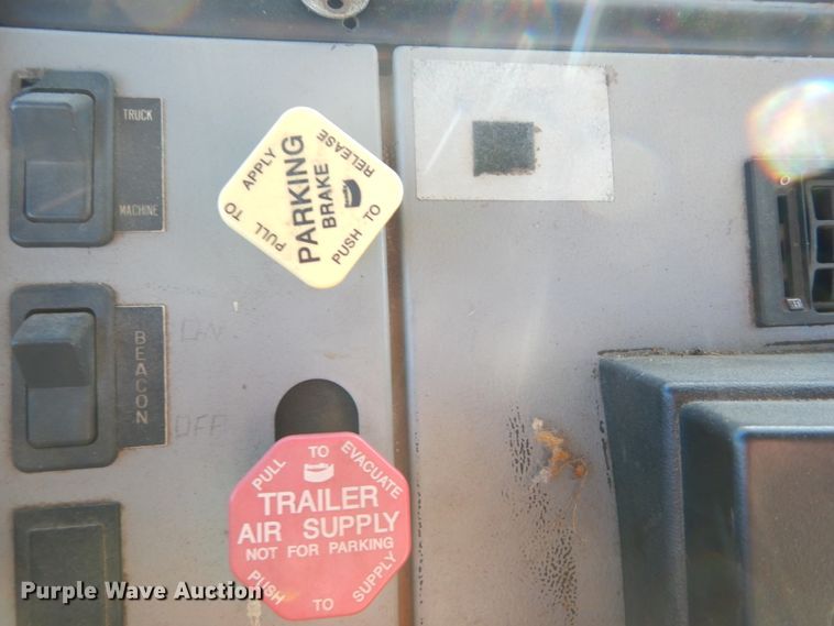 image for item DH5051 1995 Freightliner FL80 bucket truck