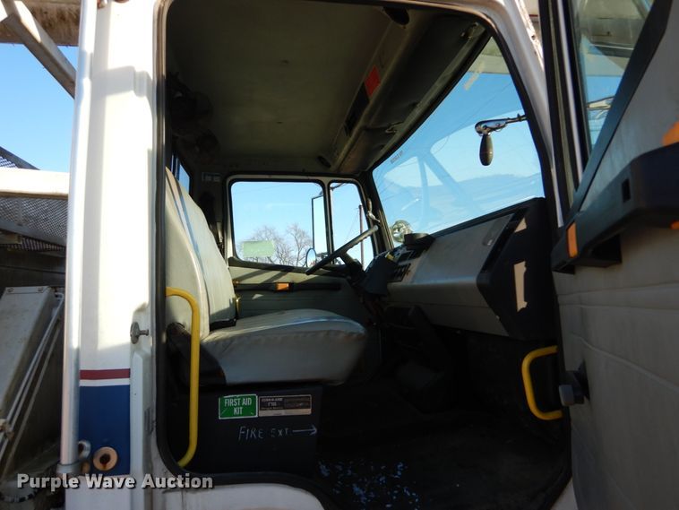 image for item DH5051 1995 Freightliner FL80 bucket truck