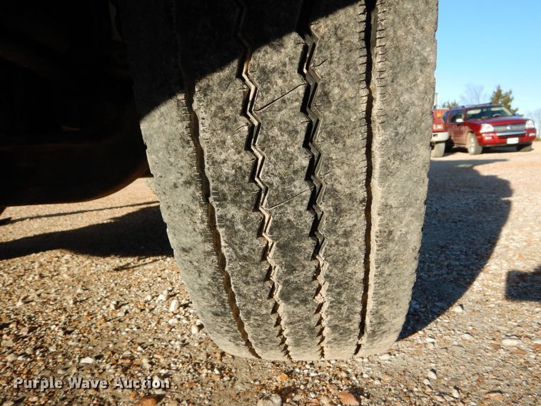 image for item DH5051 1995 Freightliner FL80 bucket truck