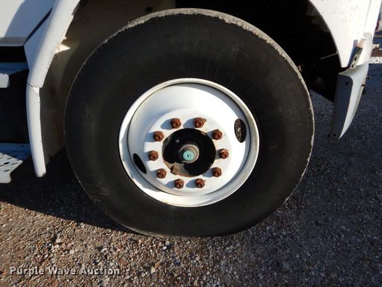 image for item DH5051 1995 Freightliner FL80 bucket truck