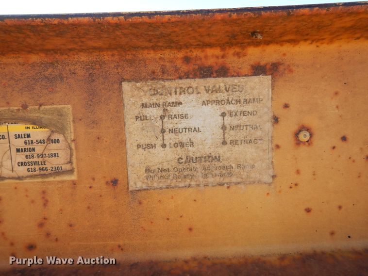 image for item DH5052 1991 Etnyre drop deck equipment trailer