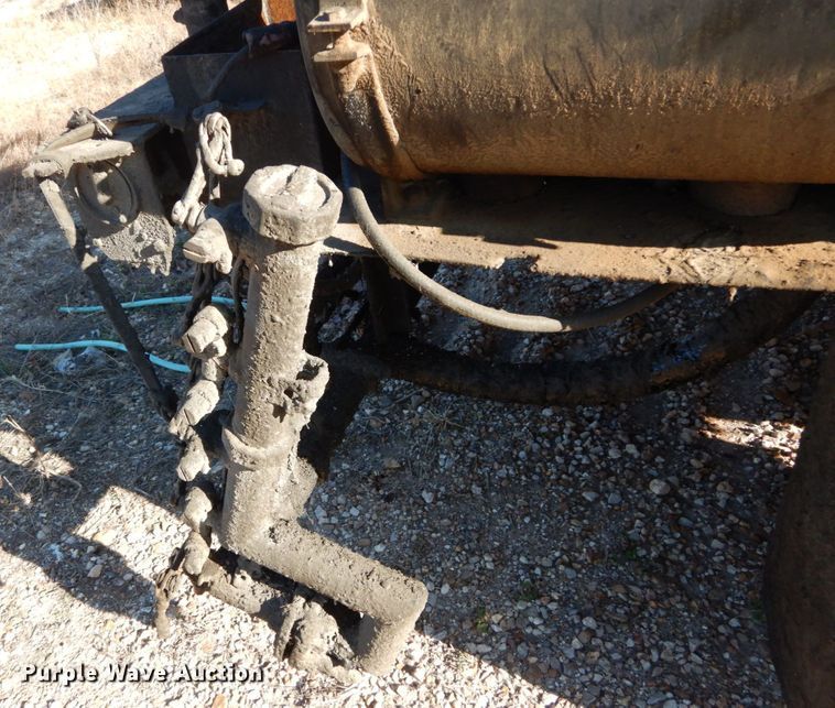 image for item DH5053 1974 Entyre MU6TR oil distributor