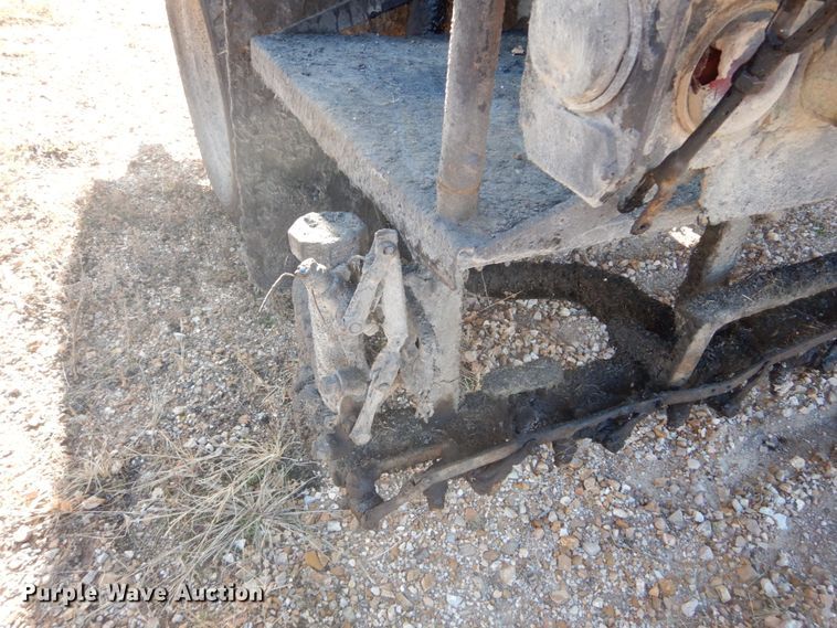 image for item DH5053 1974 Entyre MU6TR oil distributor