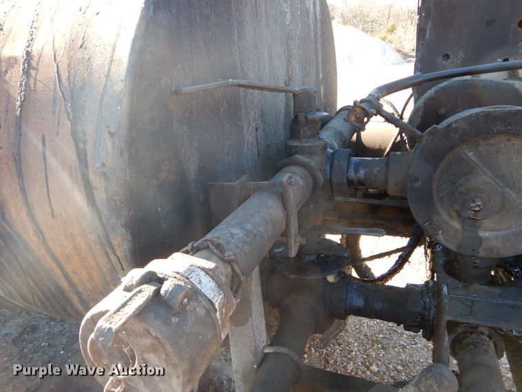 image for item DH5053 1974 Entyre MU6TR oil distributor