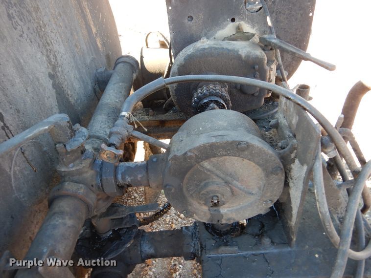 image for item DH5053 1974 Entyre MU6TR oil distributor