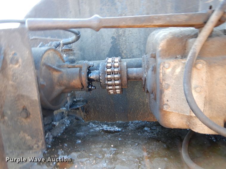 image for item DH5053 1974 Entyre MU6TR oil distributor