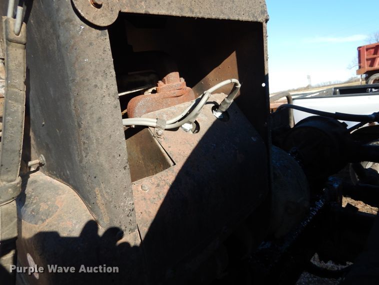 image for item DH5053 1974 Entyre MU6TR oil distributor