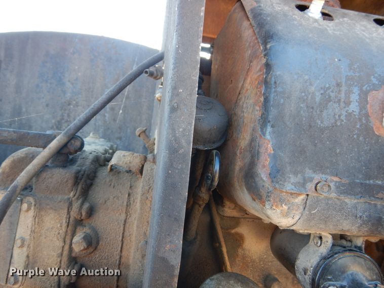 image for item DH5053 1974 Entyre MU6TR oil distributor