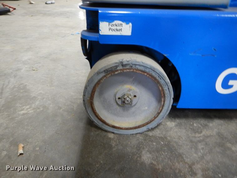 image for item DH6914 Genie GR-20 vertical lift