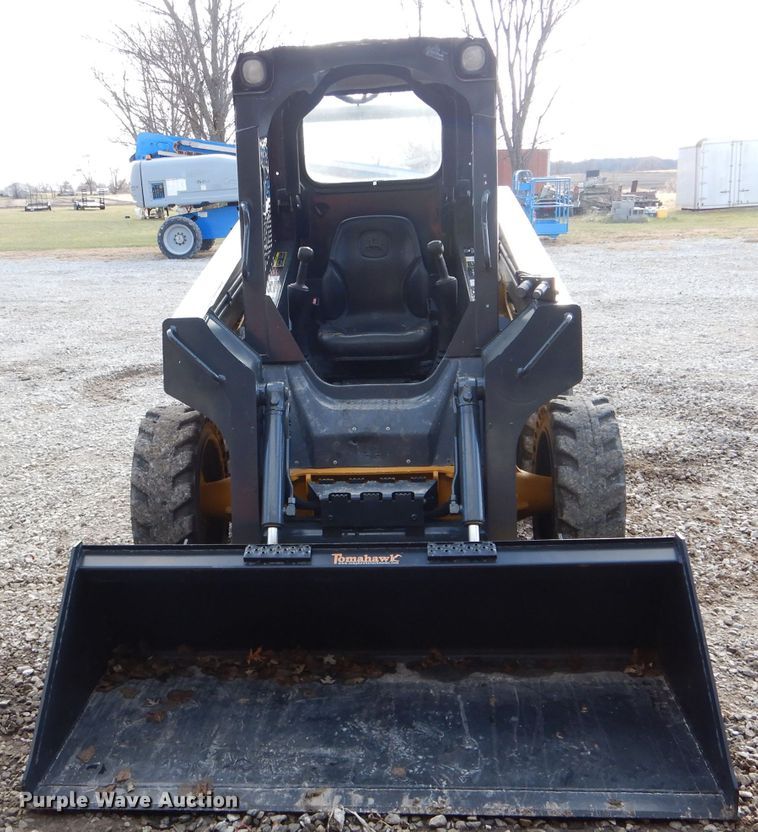 image for item DH6915 2013 John Deere 318D skid steer
