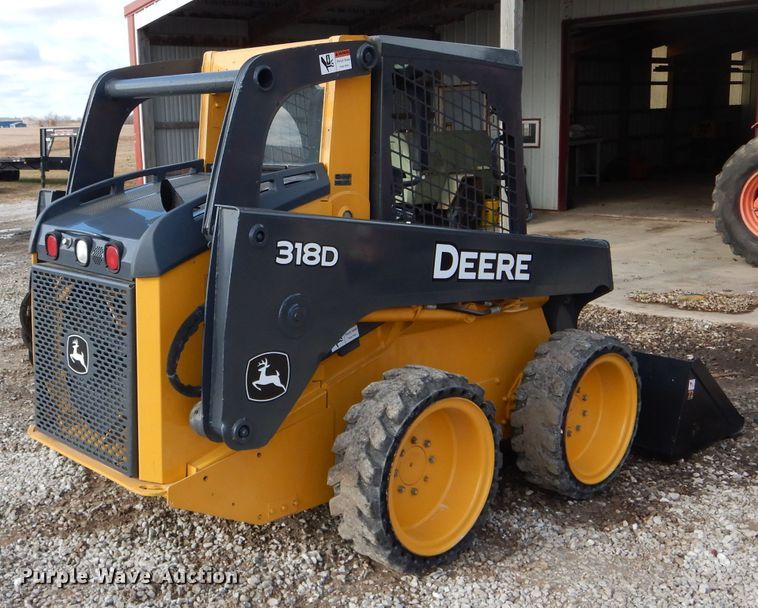 image for item DH6915 2013 John Deere 318D skid steer