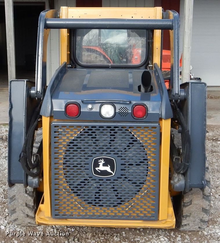 image for item DH6915 2013 John Deere 318D skid steer