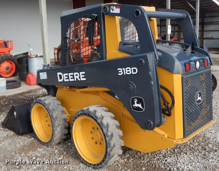 image for item DH6915 2013 John Deere 318D skid steer