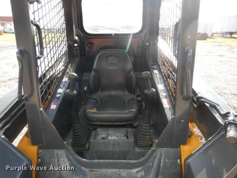 image for item DH6915 2013 John Deere 318D skid steer