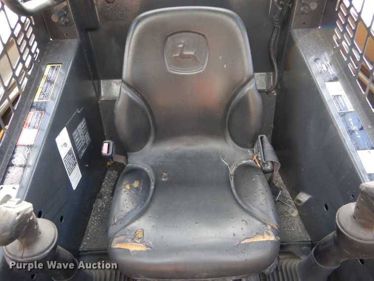 image for item DH6915 2013 John Deere 318D skid steer