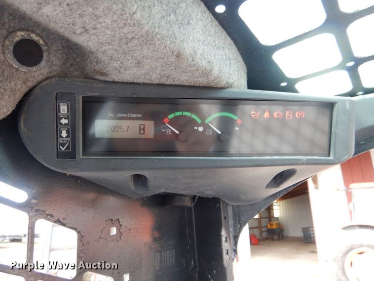 image for item DH6915 2013 John Deere 318D skid steer