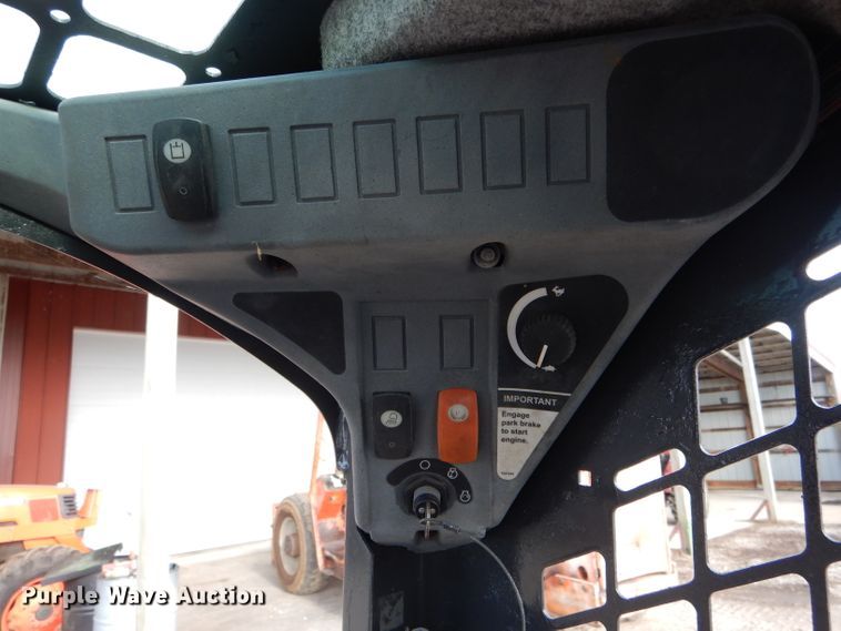 image for item DH6915 2013 John Deere 318D skid steer