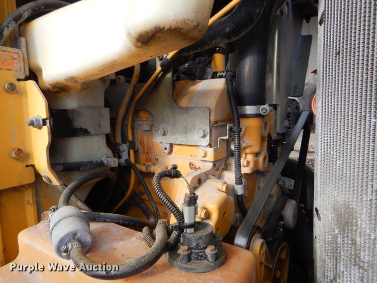 image for item DH6915 2013 John Deere 318D skid steer