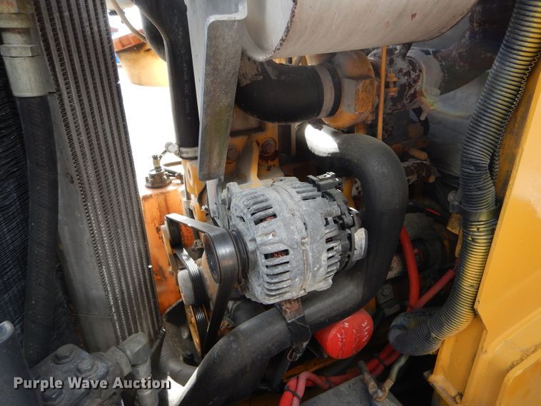 image for item DH6915 2013 John Deere 318D skid steer