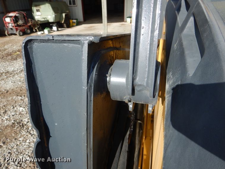 image for item DH6915 2013 John Deere 318D skid steer