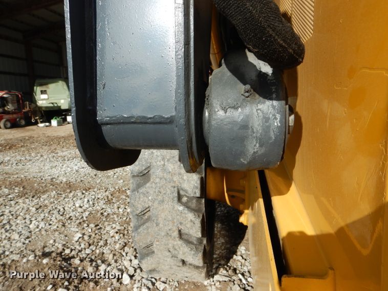 image for item DH6915 2013 John Deere 318D skid steer