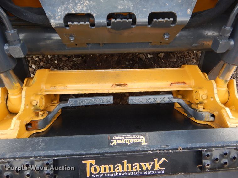 image for item DH6915 2013 John Deere 318D skid steer