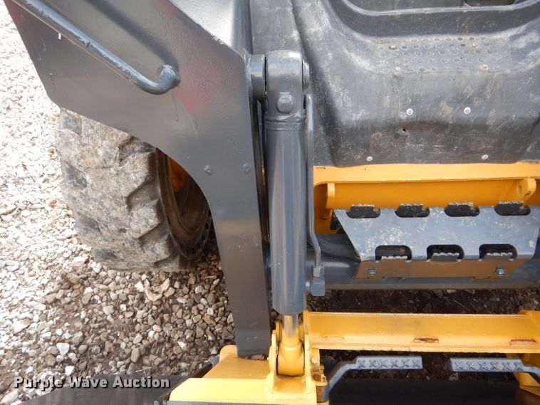 image for item DH6915 2013 John Deere 318D skid steer