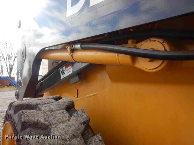image for item DH6915 2013 John Deere 318D skid steer
