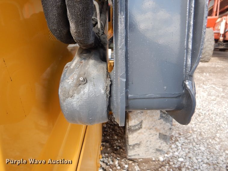 image for item DH6915 2013 John Deere 318D skid steer