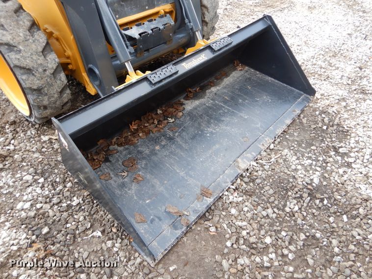 image for item DH6915 2013 John Deere 318D skid steer