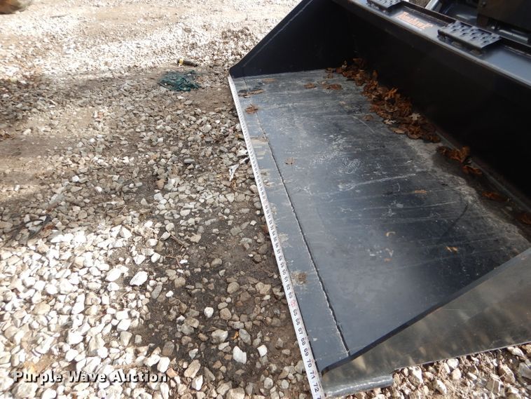 image for item DH6915 2013 John Deere 318D skid steer