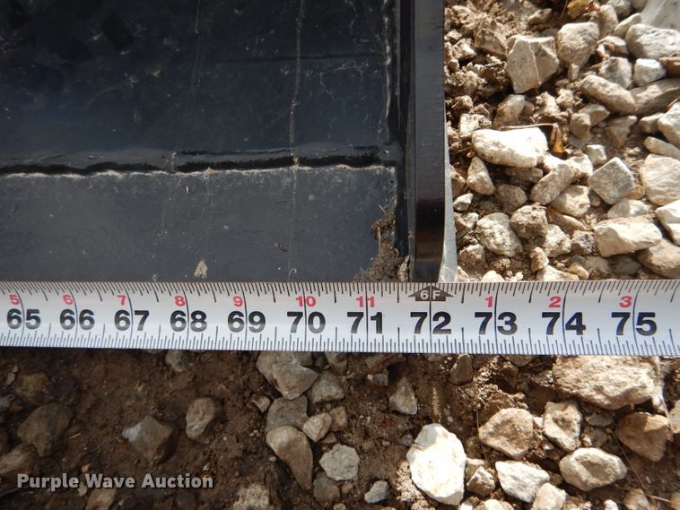 image for item DH6915 2013 John Deere 318D skid steer