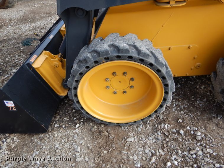 image for item DH6915 2013 John Deere 318D skid steer