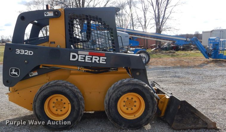 image for item DH6916 2010 John Deere 332D skid steer