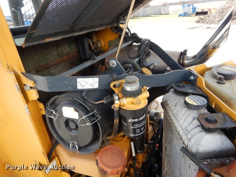 image for item DH6916 2010 John Deere 332D skid steer