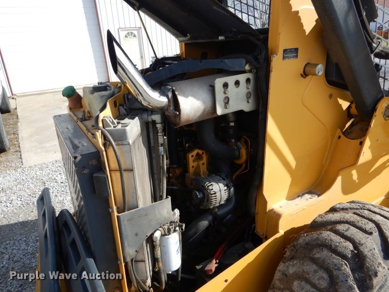 image for item DH6916 2010 John Deere 332D skid steer