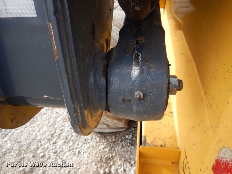 image for item DH6916 2010 John Deere 332D skid steer