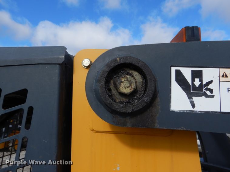 image for item DH6916 2010 John Deere 332D skid steer