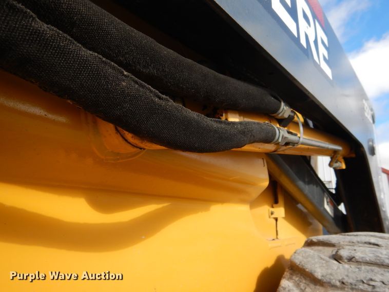 image for item DH6916 2010 John Deere 332D skid steer